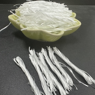 مقاوم در برابر ترک قوی خاکستری PP فیبر تابیده دسته دسته ای 500T برای کف صنعتی